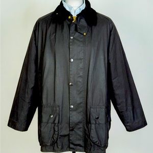 Barbour Beaufort. C46. Black. Dang near like new. Minor wear. As to be expected.